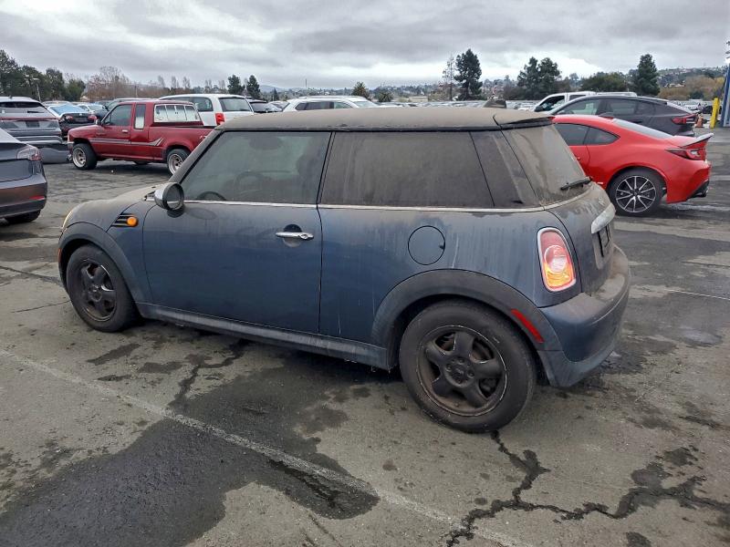 Photo 2 from auction – 2011 MINI COOPER with VIN WMWSU3C5XBT099186