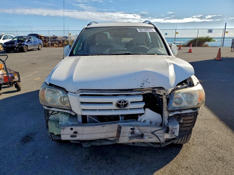 Photo 5 from auction – 2004 TOYOTA HIGHLANDER with VIN JTEGD21A040099474