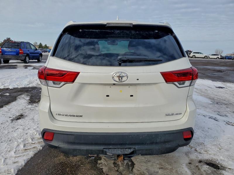 Photo 6 from auction – 2019 TOYOTA HIGHLANDER with VIN 5TDJZRFH4KS570482