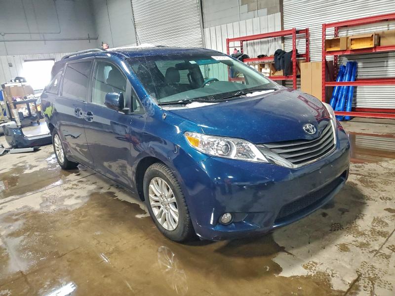 Photo 4 from auction – 2011 TOYOTA SIENNA XLE with VIN 5TDYK3DC1BS145745