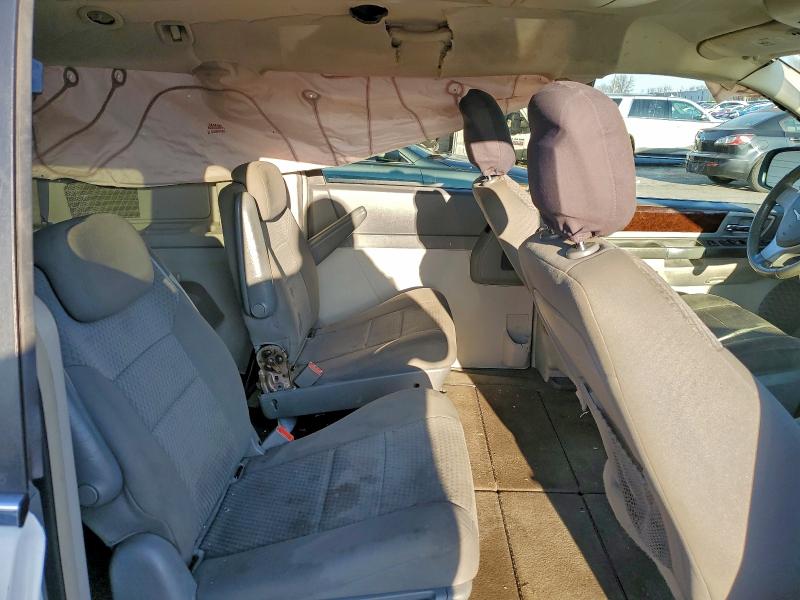 Photo 11 from auction – 2010 CHRYSLER TOWN & COU with VIN 2A4RR5D11AR421353