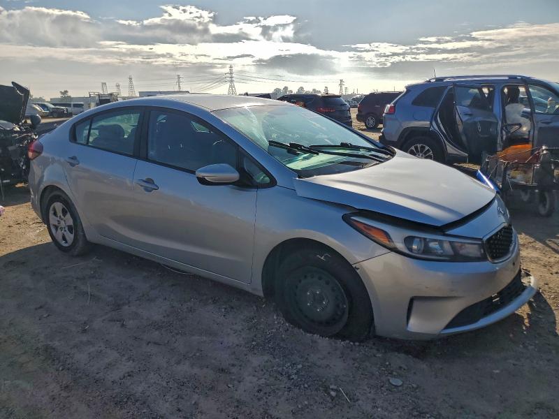 Photo 4 from auction – 2017 KIA FORTE LX with VIN 3KPFK4A73HE038199