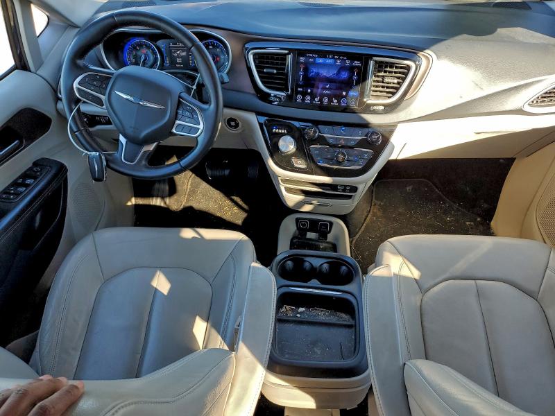 Photo 8 from auction – 2017 CHRYSLER PACIFICA T with VIN 2C4RC1BG7HR704941