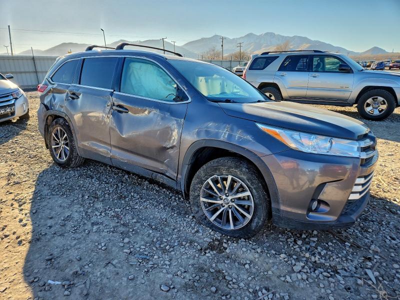 Photo 4 from auction – 2019 TOYOTA HIGHLANDER with VIN 5TDJZRFH2KS931997