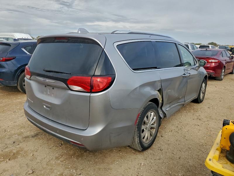 Photo 3 from auction – 2019 CHRYSLER PACIFICA with VIN 2C4RC1BG1KR561217