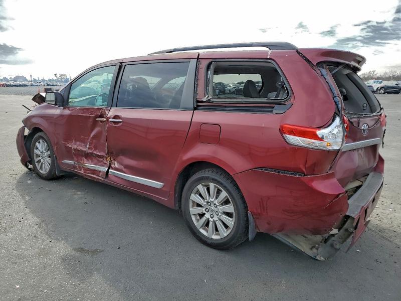 Photo 2 from auction – 2014 TOYOTA SIENNA XLE with VIN 5TDDK3DC7ES073386