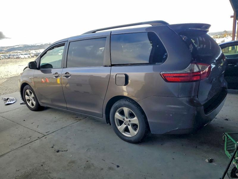 Photo 2 from auction – 2015 TOYOTA SIENNA LE with VIN 5TDKK3DC7FS670238