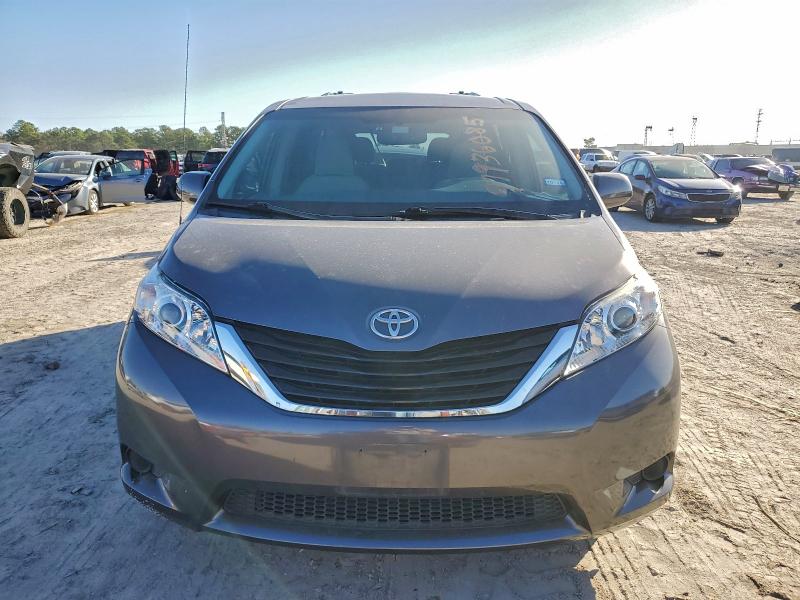 Photo 5 from auction – 2013 TOYOTA SIENNA LE with VIN 5TDKK3DC6DS302565