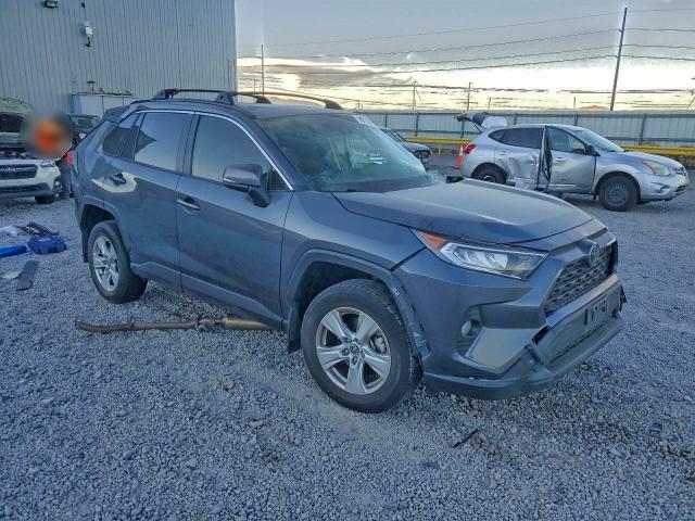 Photo 4 from auction – 2020 TOYOTA RAV4 XLE with VIN JTMP1RFV3LD526459