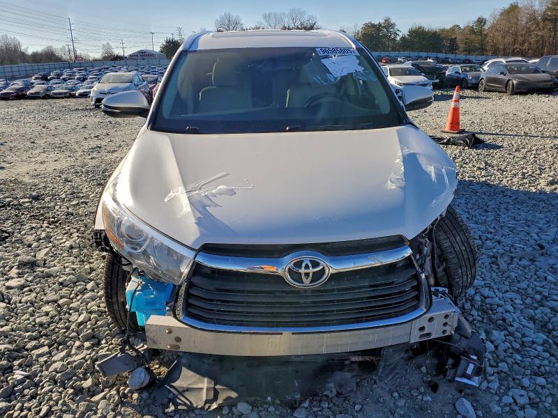Photo 5 from auction – 2015 TOYOTA HIGHLANDER with VIN 5TDYKRFH0FS098578