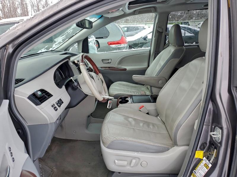 Photo 7 from auction – 2012 TOYOTA SIENNA XLE with VIN 5TDDK3DC0CS044616