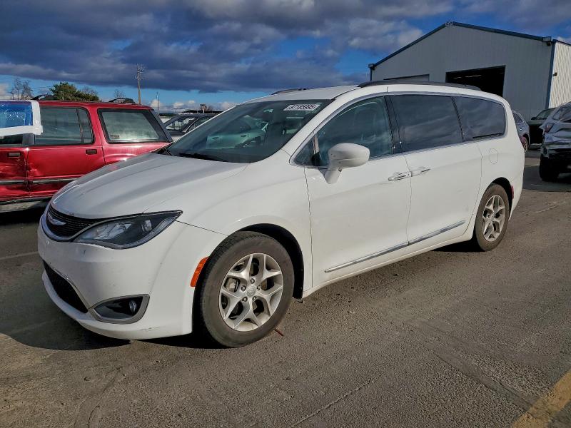 CHRYSLER PACIFICA T 2017 with VIN 2C4RC1BG4HR810442 - Photo from auction