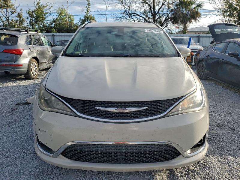 Photo 5 from auction – 2017 CHRYSLER PACIFICA T with VIN 2C4RC1BG7HR705121