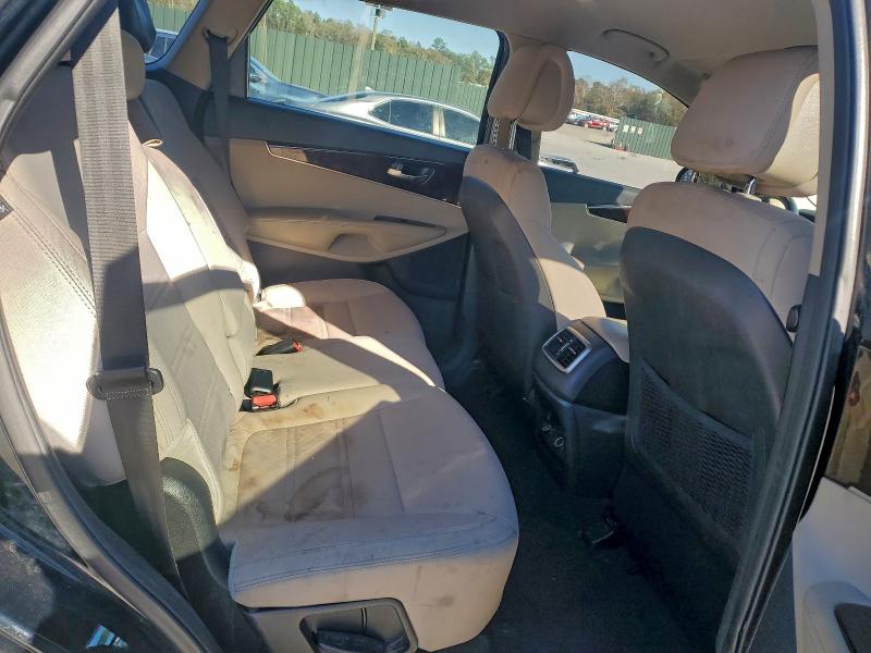 Photo 11 from auction – 2016 KIA SORENTO with VIN 5XYPG4A32GG172691