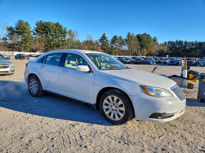 Photo 4 from auction – 2014 CHRYSLER 200 LX with VIN 1C3CCBAG5EN101979
