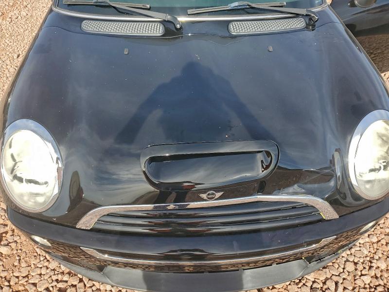 Photo 11 from auction – 2005 MINI COOPER S with VIN WMWRE33575TL10005