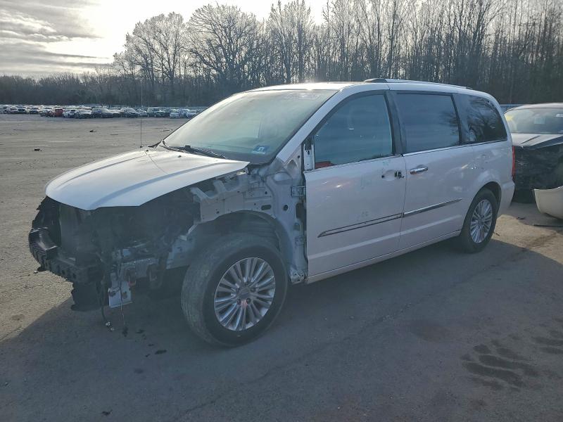 CHRYSLER TOWN & COU 2013 with VIN 2C4RC1GG3DR535262 - Photo from auction