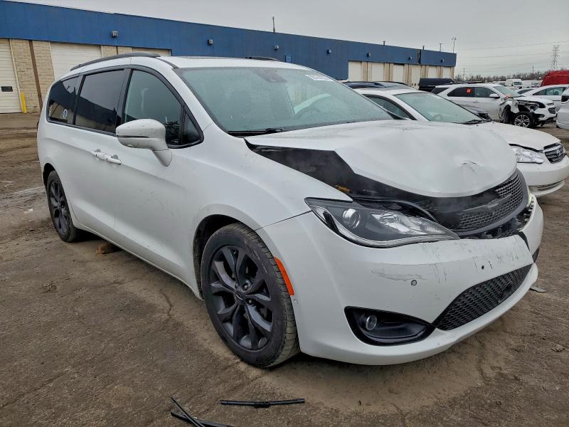 Photo 4 from auction – 2018 CHRYSLER PACIFICA with VIN 2C4RC1GG2JR174490