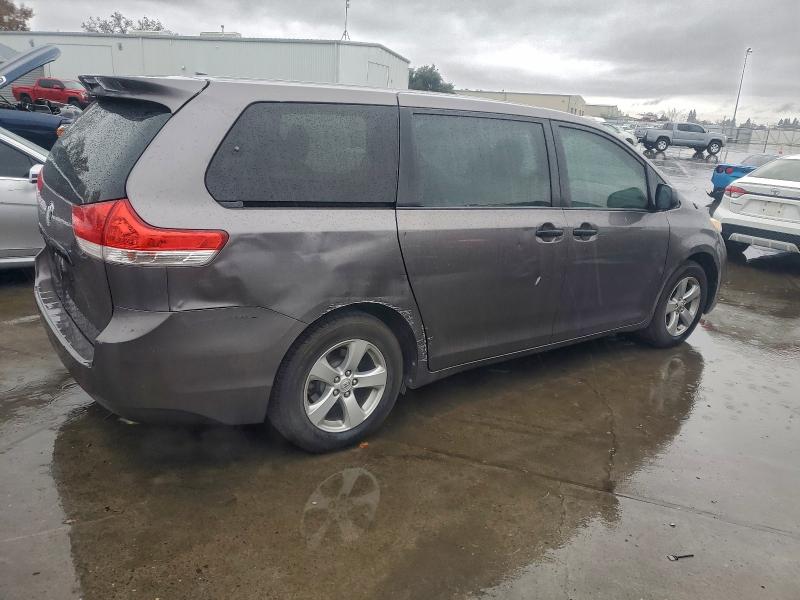 Photo 3 from auction – 2013 TOYOTA SIENNA with VIN 5TDZK3DC5DS281741