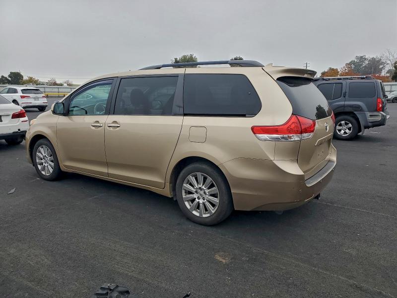 Photo 2 from auction – 2012 TOYOTA SIENNA XLE with VIN 5TDDK3DC7CS032642