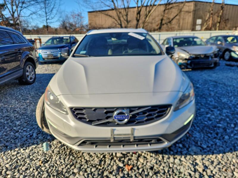 Photo 5 from auction – 2015 VOLVO V60 CROSS with VIN YV4612HK3F1000597