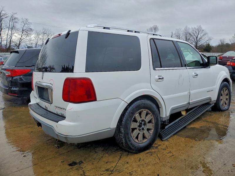 Photo 3 from auction – 2003 LINCOLN NAVIGATOR with VIN 5LMFU28RX3LJ13690