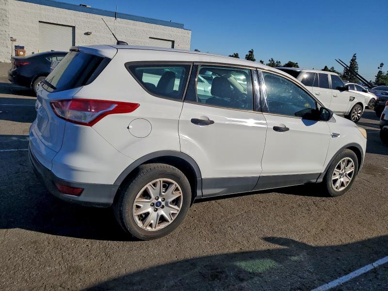 Photo 3 from auction – 2014 FORD ESCAPE S with VIN 1FMCU0F71EUC23598