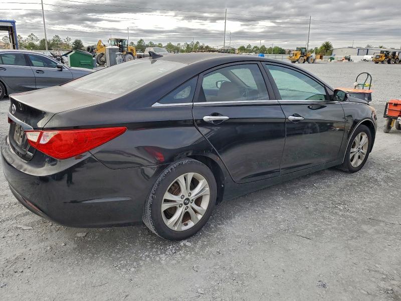 Photo 3 from auction – 2011 HYUNDAI SONATA SE with VIN 5NPEC4AC6BH152383