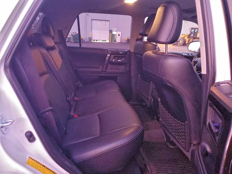 Photo 10 from auction – 2020 TOYOTA 4RUNNER SR with VIN JTEBU5JR9L5834410