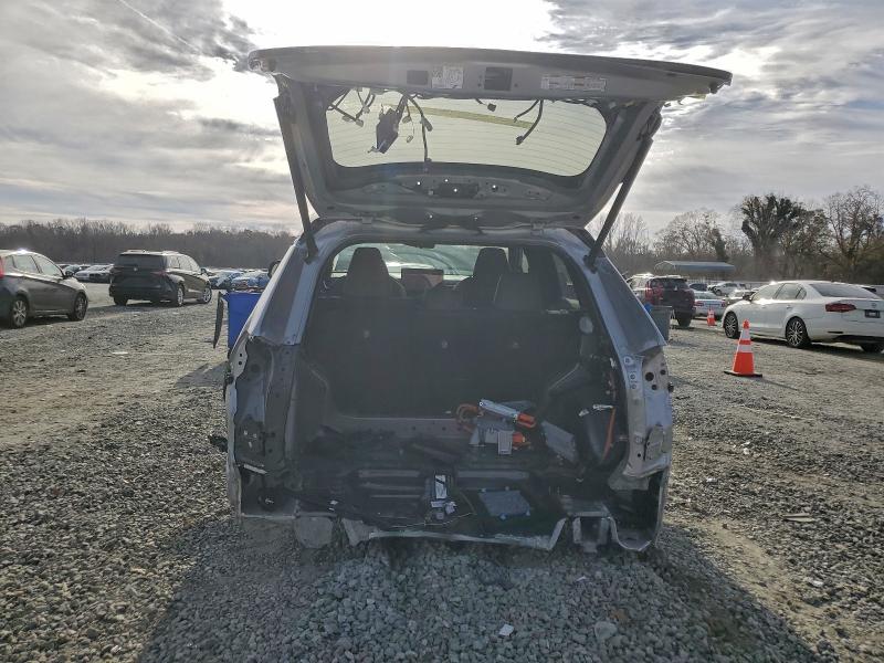 Photo 6 from auction – 2025 TOYOTA RAV4 XSE with VIN JTMFB3FV0SD259656