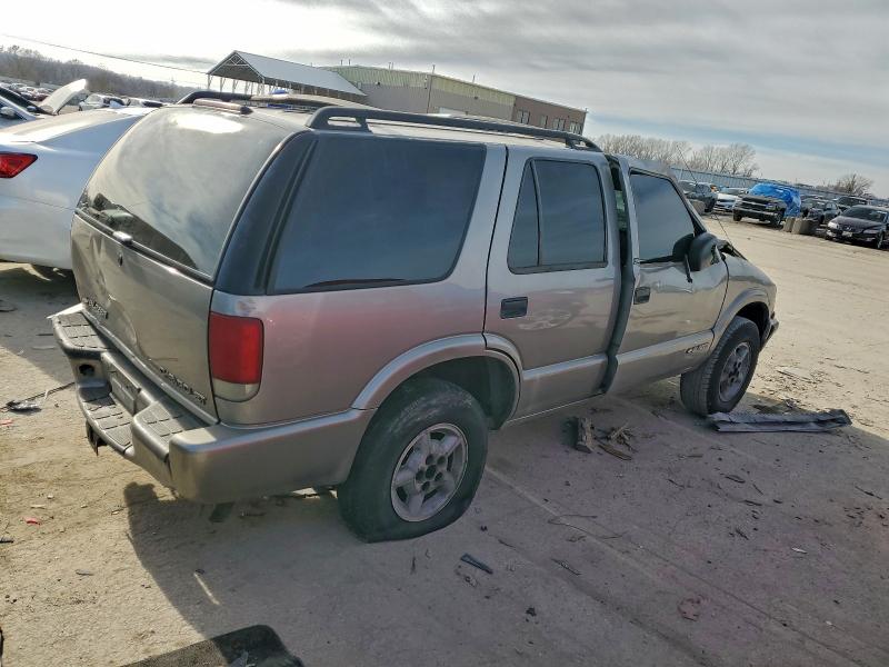 Photo 3 from auction – 2000 CHEVROLET BLAZER with VIN 1GNDT13W4YK203950