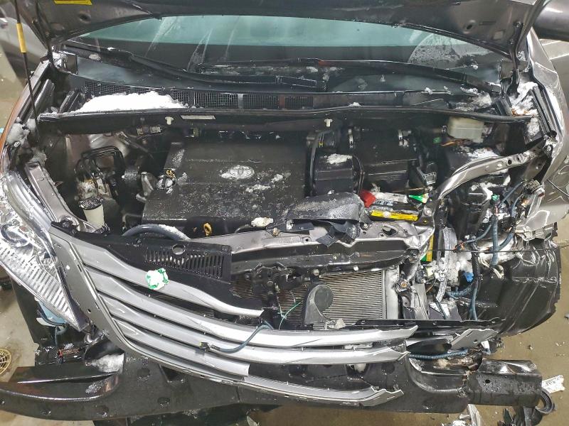 Photo 12 from auction – 2014 TOYOTA SIENNA XLE with VIN 5TDYK3DC3ES461524
