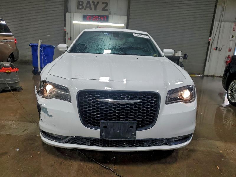 Photo 5 from auction – 2015 CHRYSLER 300 S with VIN 2C3CCABG5FH760471