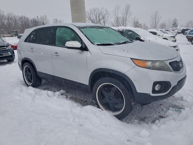 Photo 4 from auction – 2011 KIA SORENTO EX with VIN 5XYKU3A11BG010863