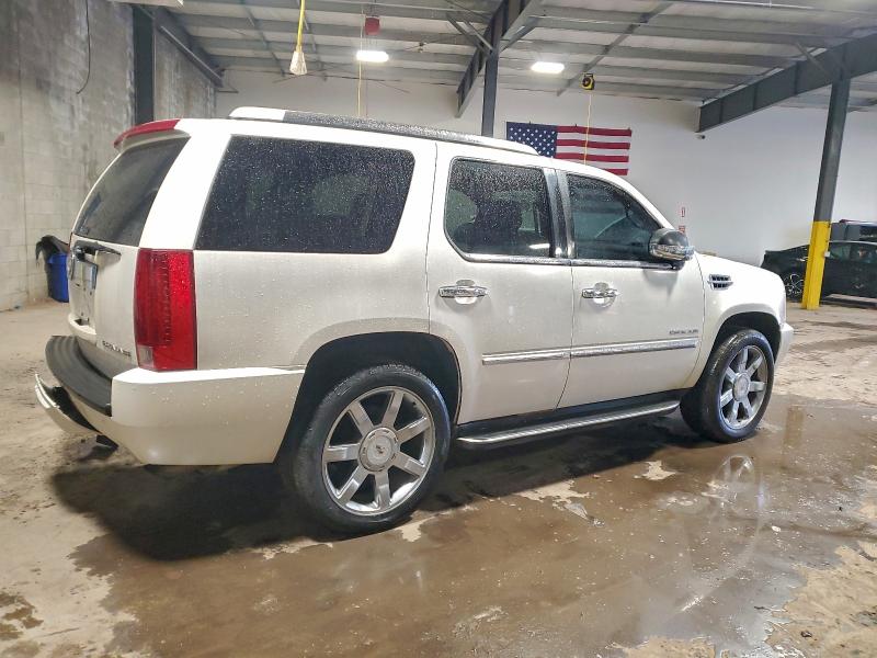 Photo 3 from auction – 2010 CADILLAC ESCALADE L with VIN 1GYUKBEF7AR177589