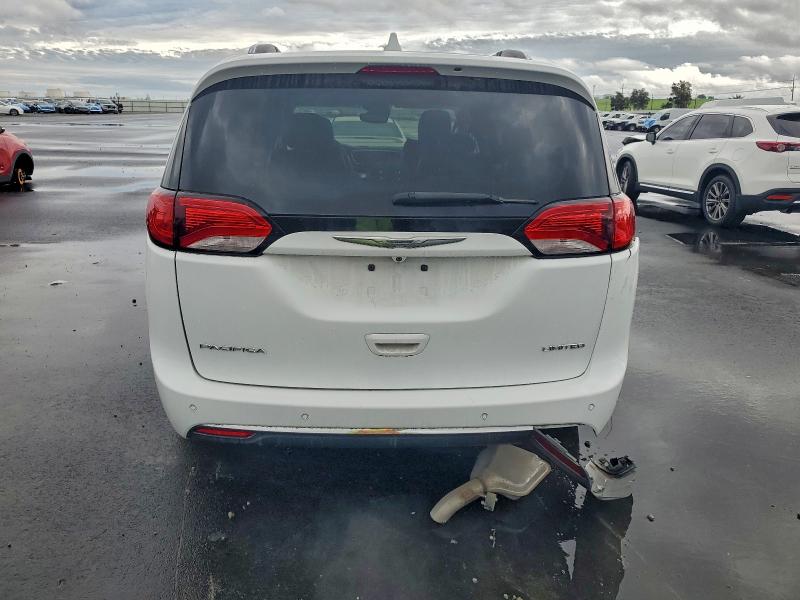 Photo 6 from auction – 2017 CHRYSLER PACIFICA with VIN 2C4RC1GG5HR572058