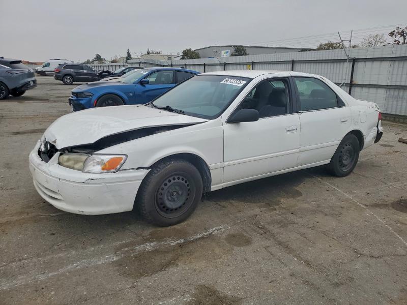 Photo 1 from auction – 2000 TOYOTA CAMRY CE with VIN JT2BG22K9Y0500418