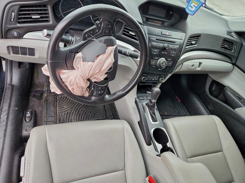 Photo 8 from auction – 2017 ACURA ILX BASE W with VIN 19UDE2F38HA014350