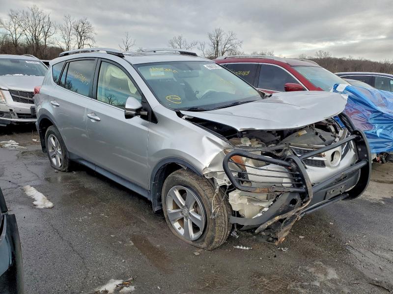 Photo 4 from auction – 2014 TOYOTA RAV4 XLE with VIN JTMRFREV8EJ005396