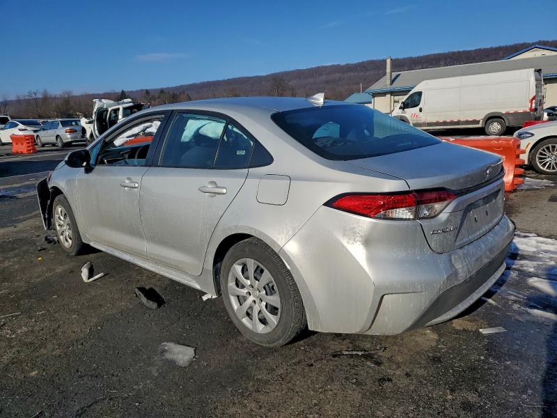 Photo 2 from auction – 2021 TOYOTA COROLLA LE with VIN 5YFEPMAE0MP245475