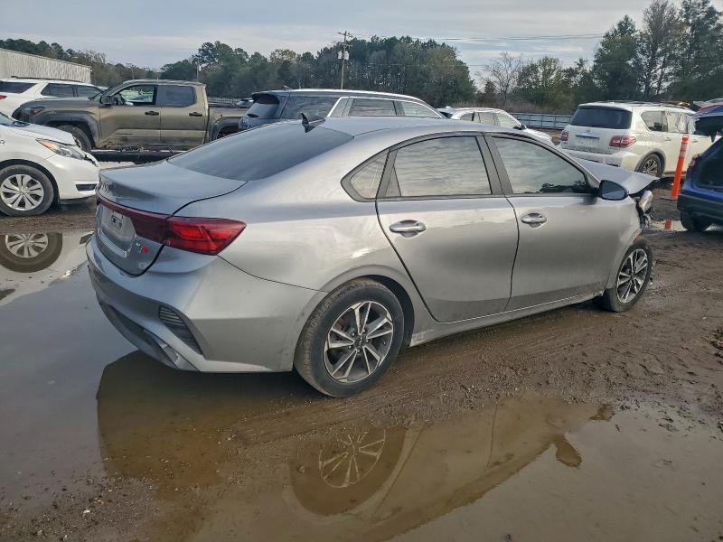 Photo 3 from auction – 2023 KIA FORTE with VIN 3KPF24AD8PE686870