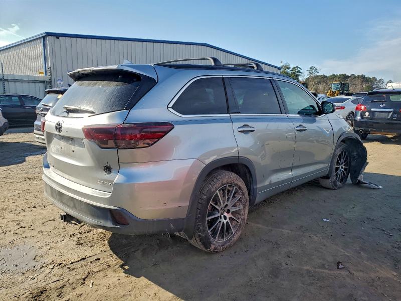 صورة رقم 3 من المزاد - 2017 TOYOTA HIGHLANDER مع VIN 5TDJZRFH3HS364899