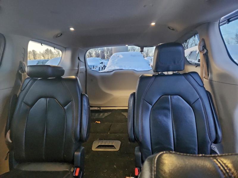 Фото 10 с аукциона – 2018 CHRYSLER PACIFICA T с VIN 2C4RC1BG7JR185833
