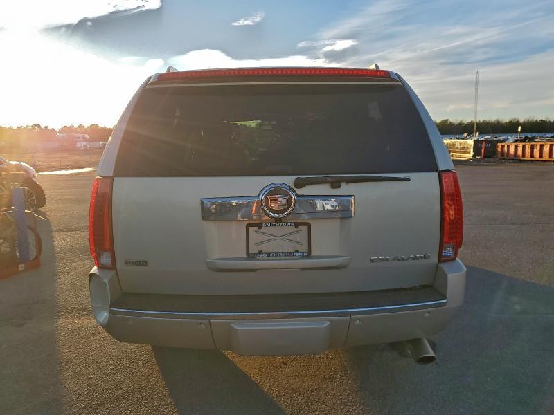Photo 6 from auction – 2011 CADILLAC ESCALADE E with VIN 1GYS4HEF3BR141856