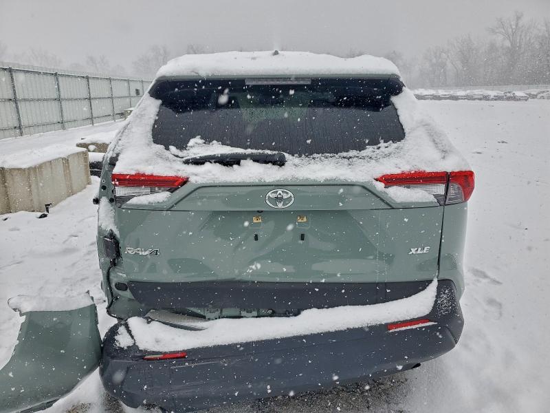 Photo 6 from auction – 2021 TOYOTA RAV4 XLE with VIN JTMW1RFV3MD080553