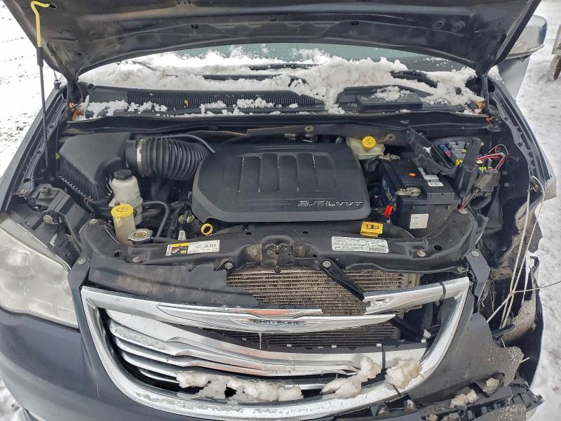 Photo 12 from auction – 2013 CHRYSLER TOWN & COU with VIN 2C4RC1CG5DR645249