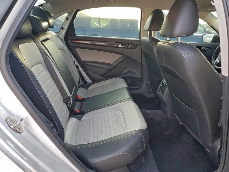 Photo 10 from auction – 2015 VOLKSWAGEN PASSAT SE with VIN 1VWBS7A34FC045368