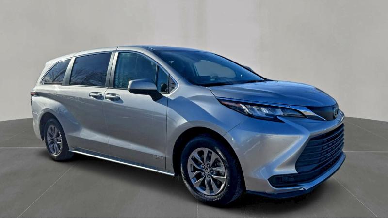 TOYOTA SIENNA LE 2021 with VIN 5TDKRKEC3MS064341 - Photo from auction