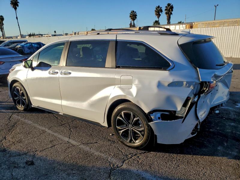 Photo 2 from auction – 2025 TOYOTA SIENNA LIM with VIN 5TDESKFC3SS170771