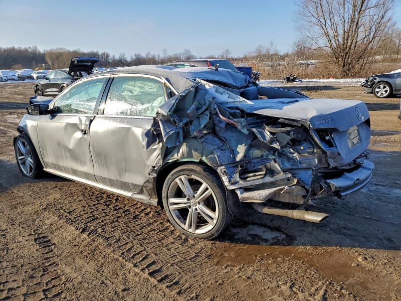 Photo 2 from auction – 2015 VOLKSWAGEN PASSAT SE with VIN 1VWBV7A30FC092601